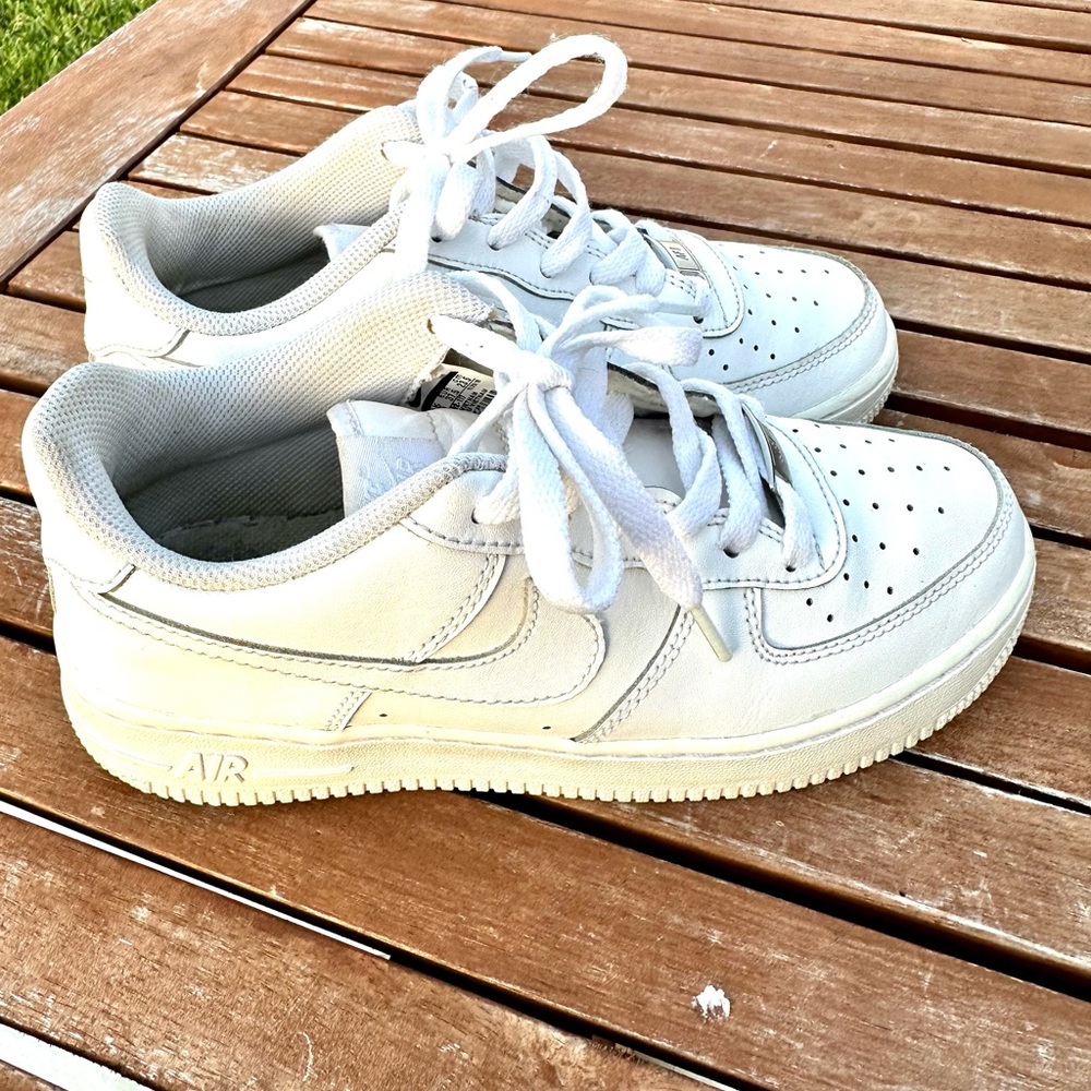Nike Air Force 1 low GS kids Sz 5Y 314192-117